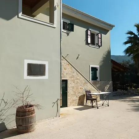 Petros House شقة *